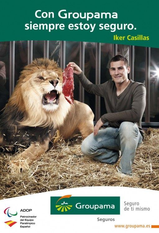 Cartel de la campaña de Groupama con Iker Casillas y el león